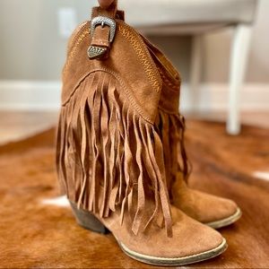 Very Volatile Fringe Boots, Size 6.5